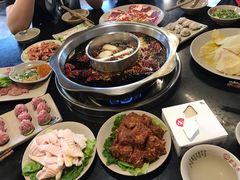 -茅草房·河畔园林火锅