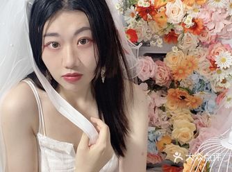 爱心的小姐姐～拍照很好看