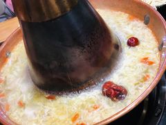 -果松木炭酸菜铜火锅·外婆参鸡汤