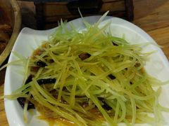 炝拌青笋丝-妈妈菜馆(盛京大奥莱店)