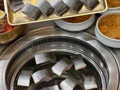 -围炉肉舍•炭烤活鳗•丹东海鲜烤肉(步行街店)