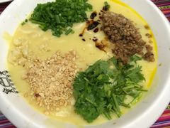 -香巴拉云南餐厅(华莱坞店)