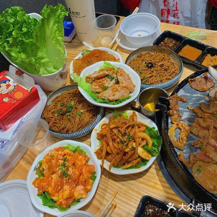 排队两小时的烤肉！[吐]