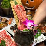 这家烤肉店万圣节氛围💯