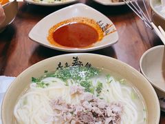 -亮亮面馆(经六路店)