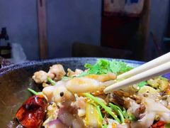 泥炉碳锅牛蛙-西街夜油条·麻团包乌饭