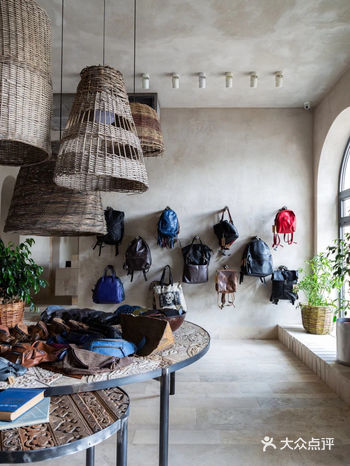 今日分享乌兹别克斯坦服装店设计欣赏