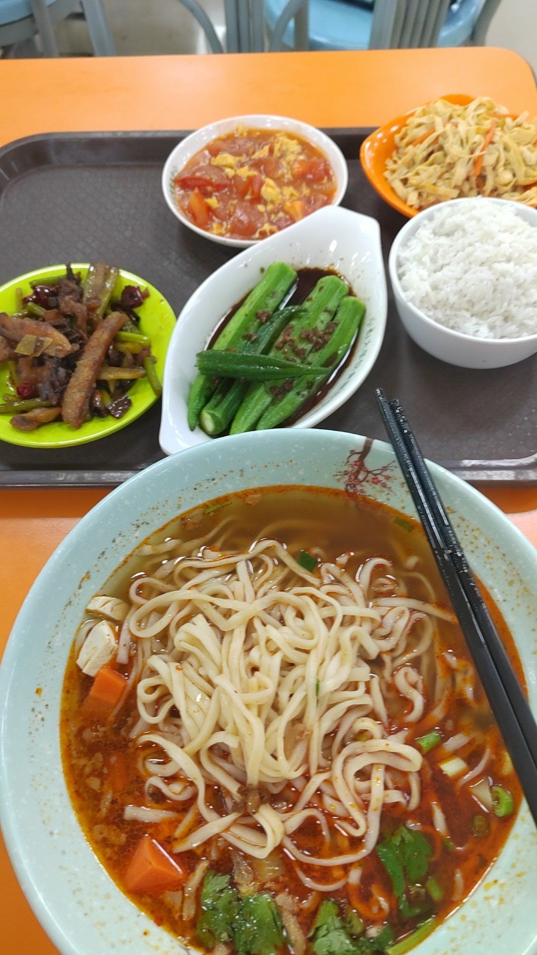 中大南校的学五食堂几年不见,发现可进步空