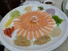 三文鱼捞起-轩记海鲜餐厅·四十五年老字号·经典粤菜(西区彩虹店)