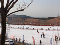 -采薇庄园四季滑雪场