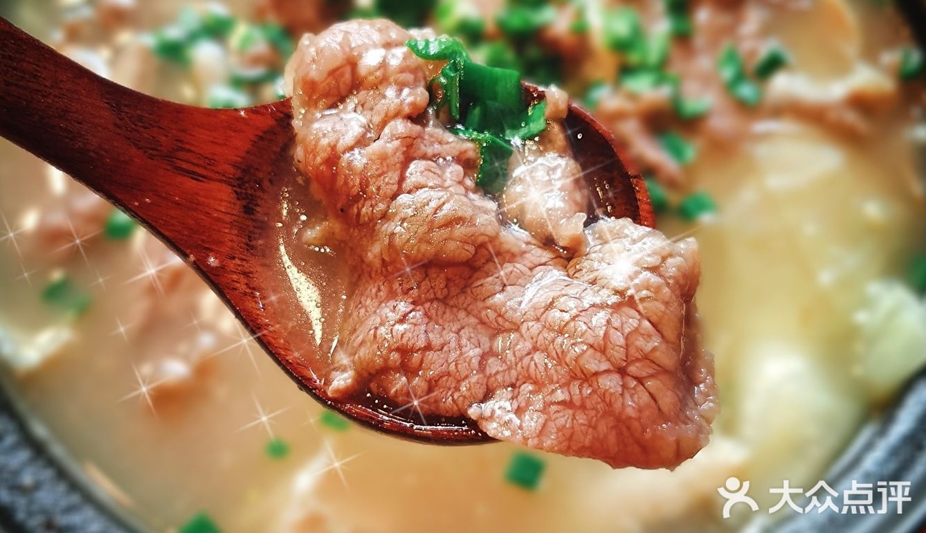 红料理拍了拍你，请你双红节撸串吃宵夜[奸笑]🍻🥢