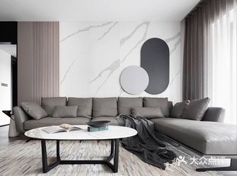 地面铺上拼色块地毯,布置一张黑白拼纹坐垫的休闲椅,也让空