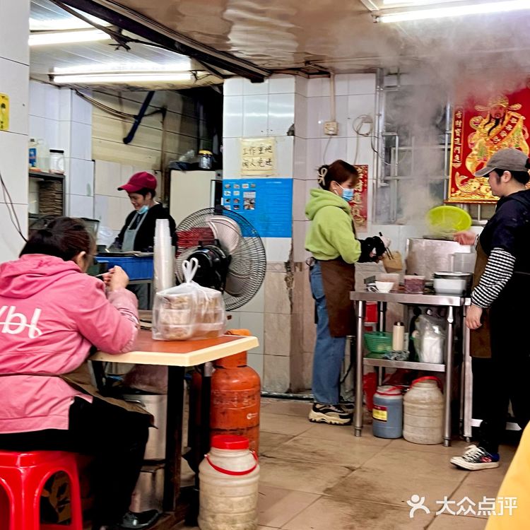 在广州！开了14年的肠粉店！[吐]