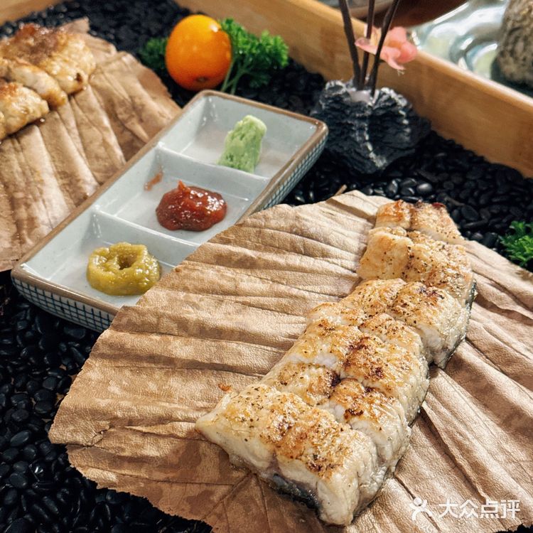 又解锁一家深夜食堂🍶能吃到新鲜烤活鳗的烧鸟居酒屋