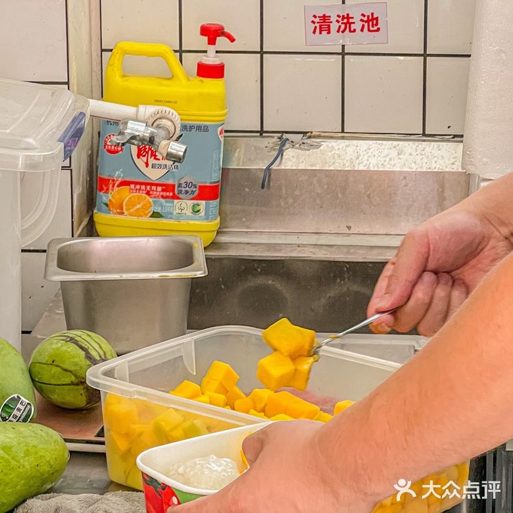 边走边吃的芒果糯米饭 一口魂穿泰国街头