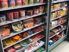 零售区-全家便利店(江湾镇站店)