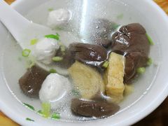 -松树干拌面店