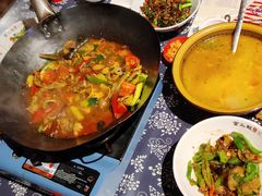 -富正毅三下锅·湘西韵味(天门山索道店)