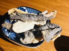 鲜炸鱼皮-無牌小范·香港明星美食