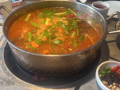 -野山舂·贵州现舂酸汤牛肉(民生路店)