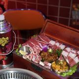 吃顿烤肉还能拍复古大片，南京这家自烤食堂绝啦！ 