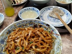 老北京炸酱面-门框胡同百年卤煮(新街口店)