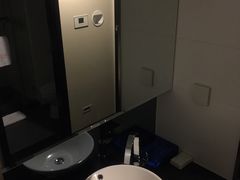 -桔子酒店(上海西藏北路地铁站店)