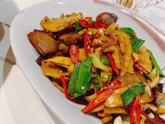 -阿瓦山寨·湘菜现炒·剁椒鱼头王(咸阳总店)