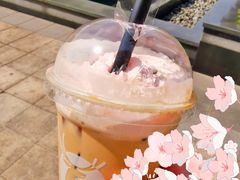 珞珈樱花拿铁-瑞幸咖啡(宝华国际广场店)