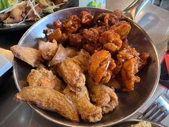 原味炸鸡和辣子炸鸡双拼-MI WU FACTORY米屋美食工厂餐厅(绿地店)