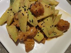 麻汁黄瓜拌油条-闫府私房菜·老字号(恒隆店)