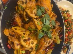 -川流不息·地道川菜·小龙虾(松东路店)