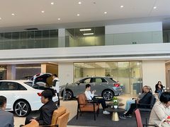 -上海冠松华奥奥迪4S店(张江店)