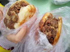 烧饼夹牛肉-老西关黄老太牛肉烧饼
