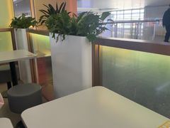 -麦当劳(上海虹桥站30B检票口楼上)