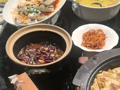 -帅巴人舅母子腊蹄民俗村