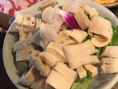 -老牌坊云南鱼豆花火锅(哈西万达店)