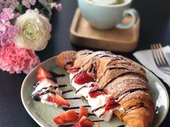 草莓巧克力牛角包-251#coffee roasters(沿河东路店)