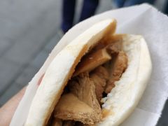 锅魁夹卤肉-洞子口张老二凉粉(文殊院店)