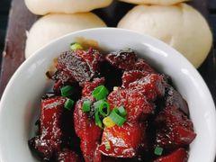 红烧肉拼酒酿馒头-柳莺湖上·湖景餐厅·江南菜(西湖店)