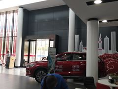 -上海华裕比亚迪4S店