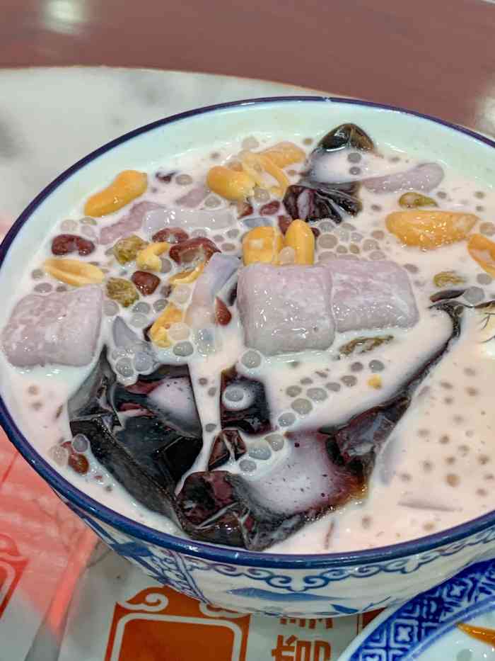 兰芳园榴莲糖水双皮奶(江南店)-"[薄荷]环境:店铺在礼岗,香江家私城旁