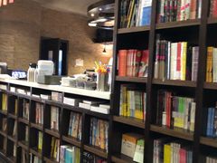 -钟书阁(松江泰晤士小镇店)