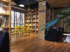 -新华里咖啡书吧(新华书店小寨店)