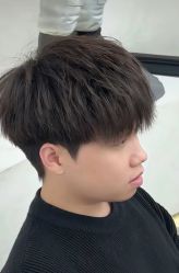 -一家只做男发烫染的店