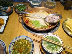 -洱火云南酸菜牛肉火锅(石景山当代商城店)