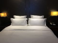 -武汉光谷广场杨家湾地铁站怡程酒店