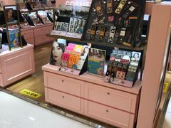 -4inlook美目美佳隐形眼镜店(恒隆广场店)