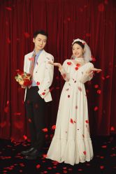 -喜爱高定婚纱摄影