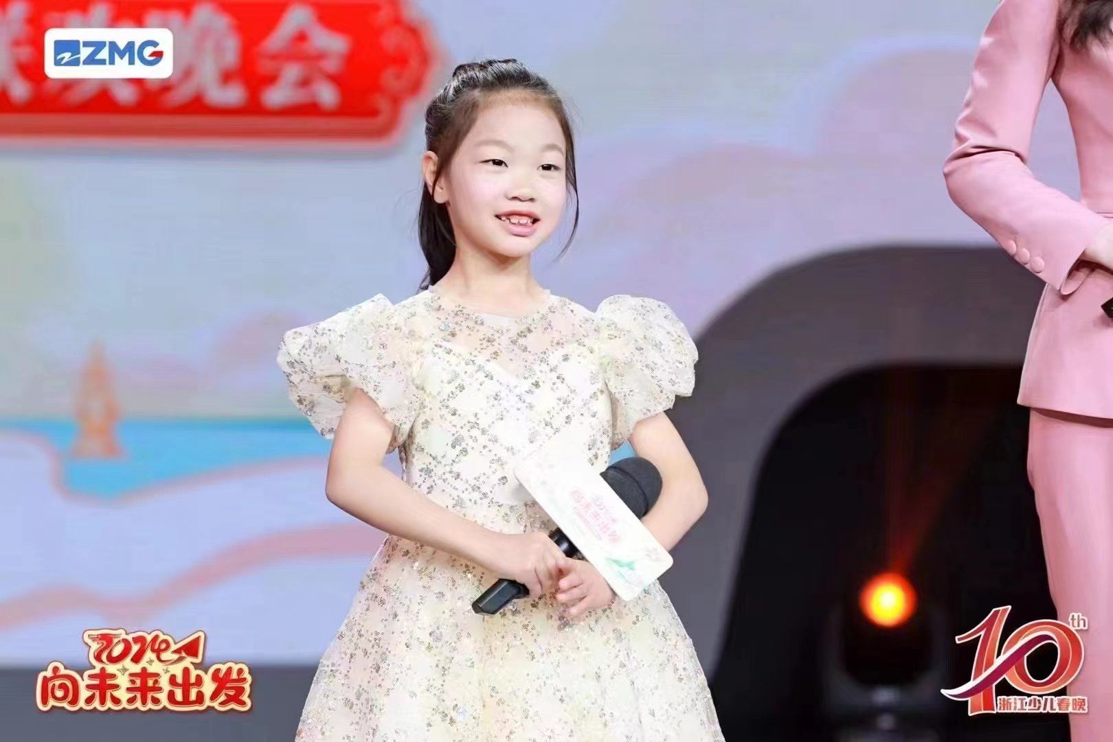 恭喜李融月小朋友继浙江少儿春晚小主持人之